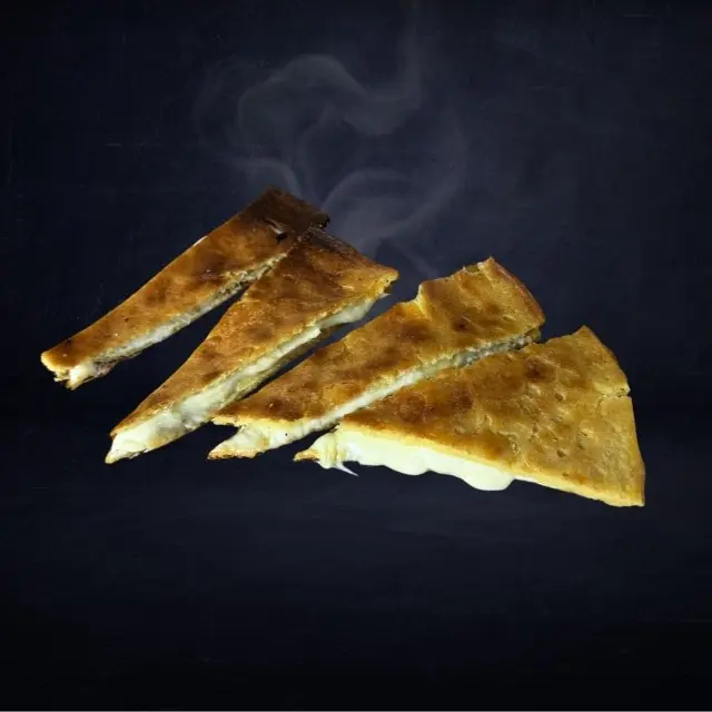 Fainá relleno de muzza